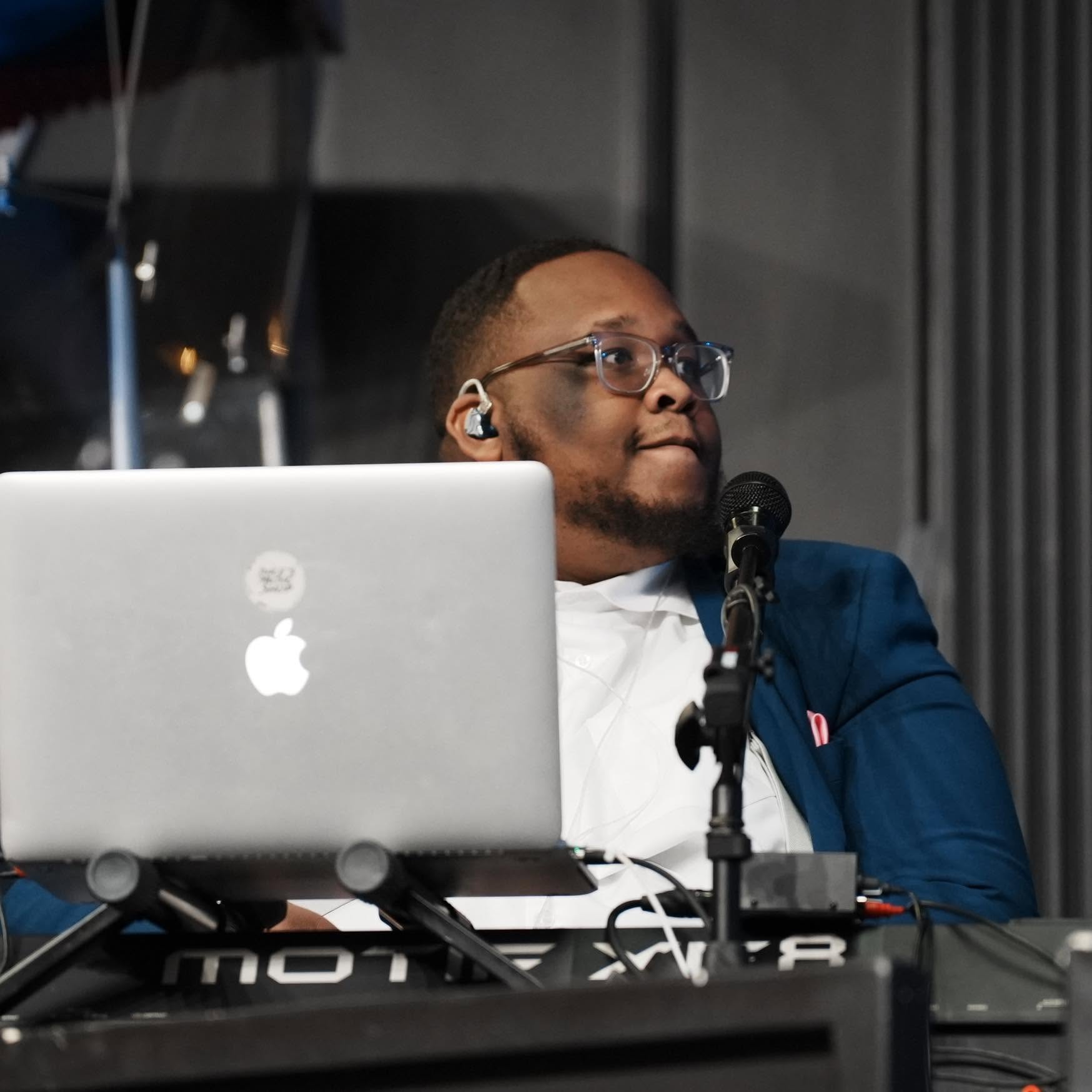 J Sledge performing live on keys